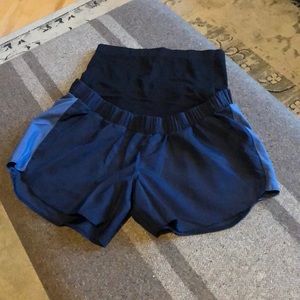 Maternity running shorts